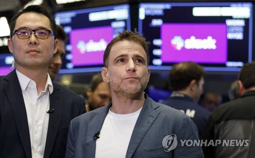 스튜어트 버터필드(오른쪽) 슬랙 CEO  모습.  EPA 연합뉴스